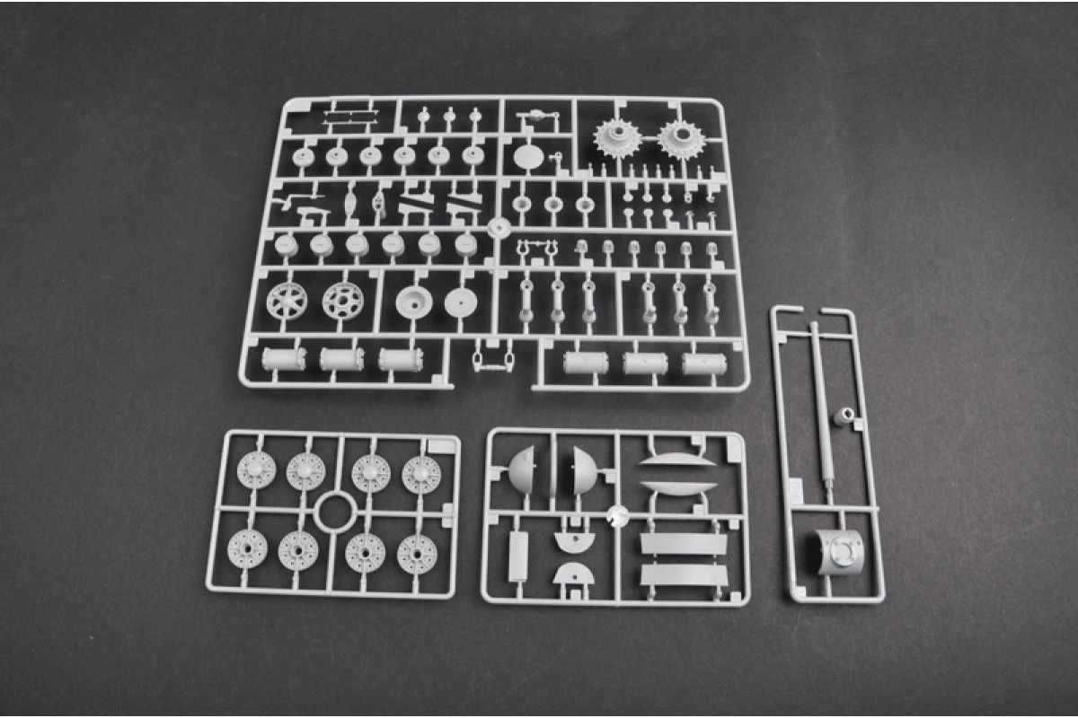 01569 | Trumpeter 1/35 Soviet KV-85 Heavy Tank Scaled Plastic Model Kit 7 01569 | Trumpeter 1/35 Soviet KV-85 Heavy Tank Scaled Plastic Model Kit - Image 5