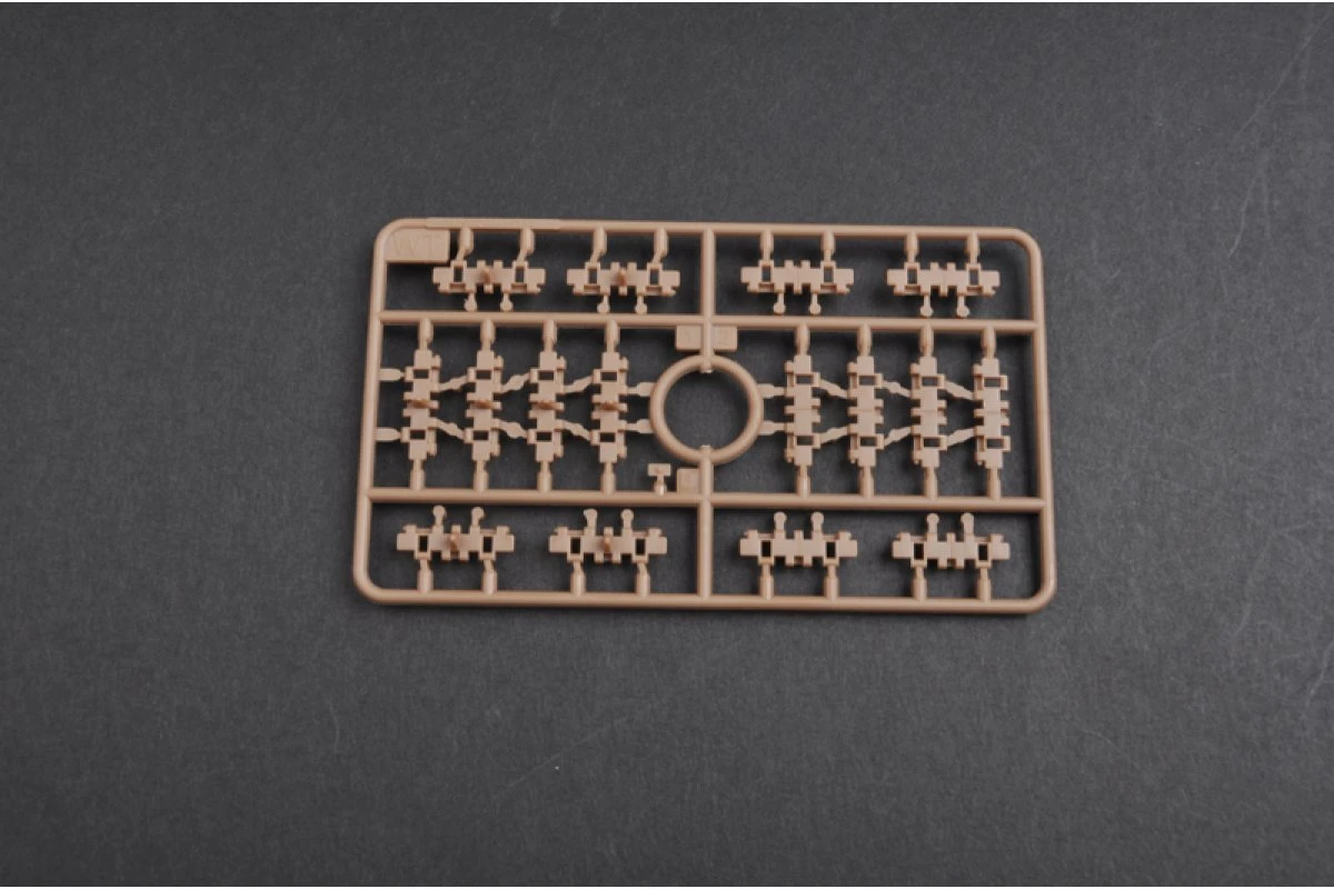 01569 | Trumpeter 1/35 Soviet KV-85 Heavy Tank Scaled Plastic Model Kit 12 01569 | Trumpeter 1/35 Soviet KV-85 Heavy Tank Scaled Plastic Model Kit - Image 10