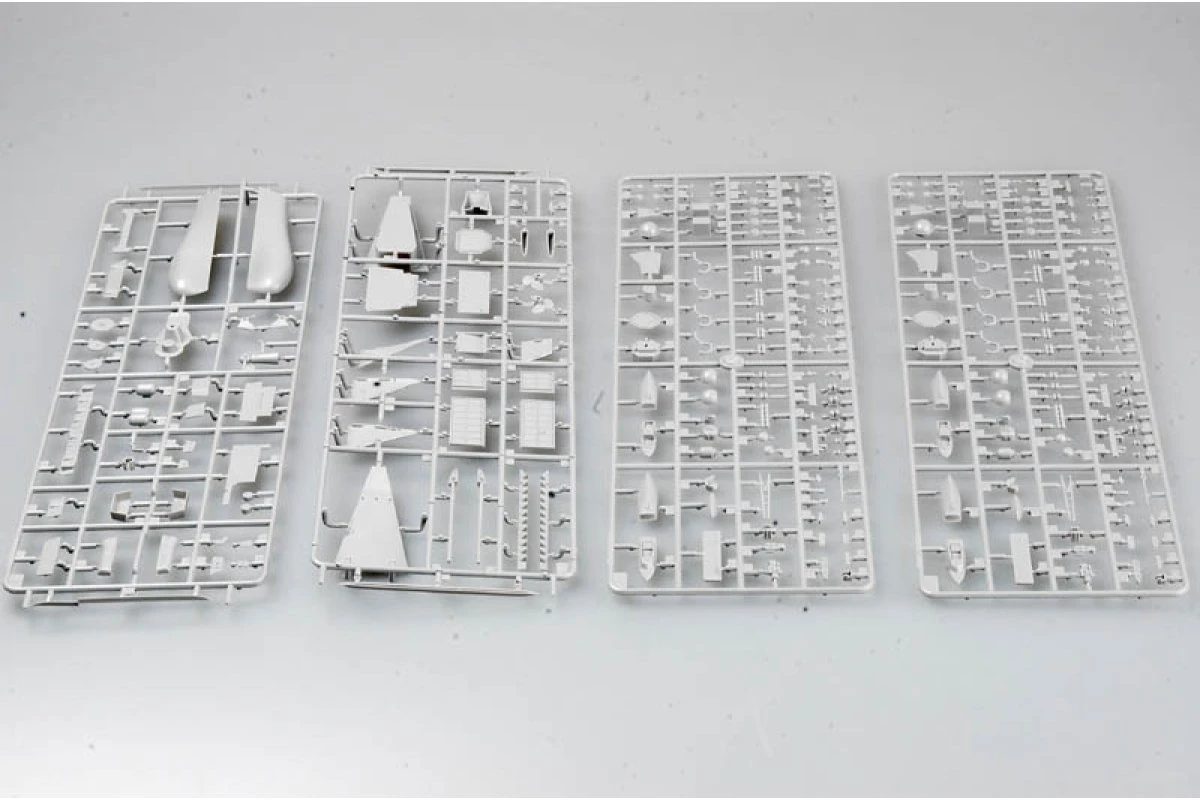 04521 | Trumpeter 1/350 Russian Admiral Lazarev (Ex-Frunze) Battlecruiser Plastic Model Kit 6 04521 | Trumpeter 1/350 Russian Admiral Lazarev (Ex-Frunze) Battlecruiser Plastic Model Kit - Image 4