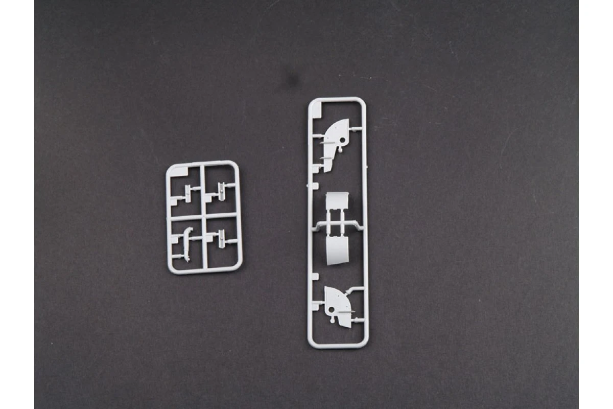 05527 | Trumpeter 1/35 German NBFZ (Type 1) Heavy Tank Scaled Plastic Model Kit 11 05527 | Trumpeter 1/35 German NBFZ (Type 1) Heavy Tank Scaled Plastic Model Kit - Image 9