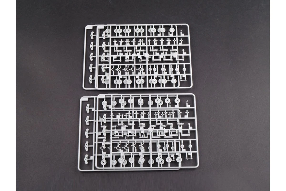 05527 | Trumpeter 1/35 German NBFZ (Type 1) Heavy Tank Scaled Plastic Model Kit 15 05527 | Trumpeter 1/35 German NBFZ (Type 1) Heavy Tank Scaled Plastic Model Kit - Image 13