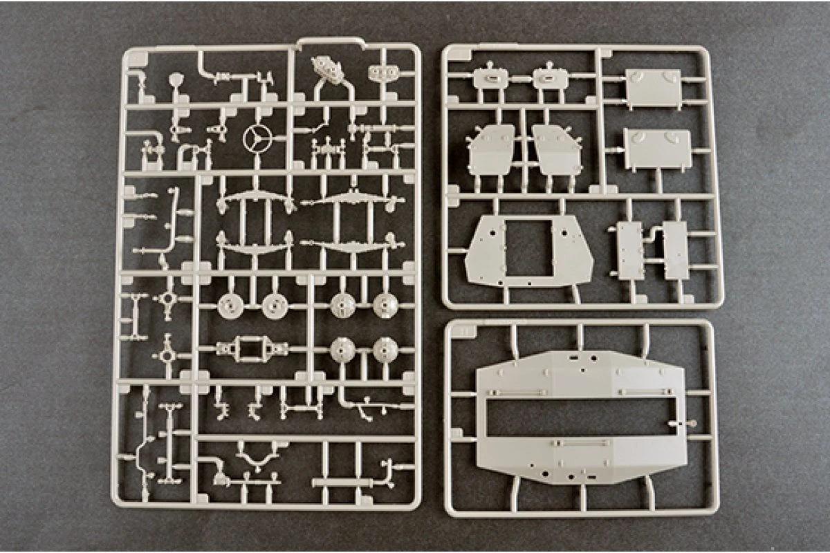 09574 | Trumpeter 1/35 Soviet BTR-152K1 APC Scaled Plastic Model Kit 9 09574 | Trumpeter 1/35 Soviet BTR-152K1 APC Scaled Plastic Model Kit - Image 7